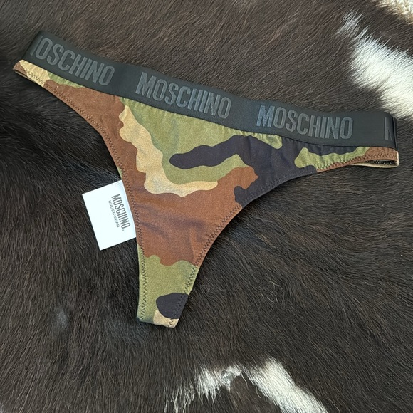 Moshino - Picture 2 of 12